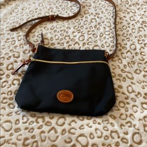 Like new Dooney & Bourke crossbody bag